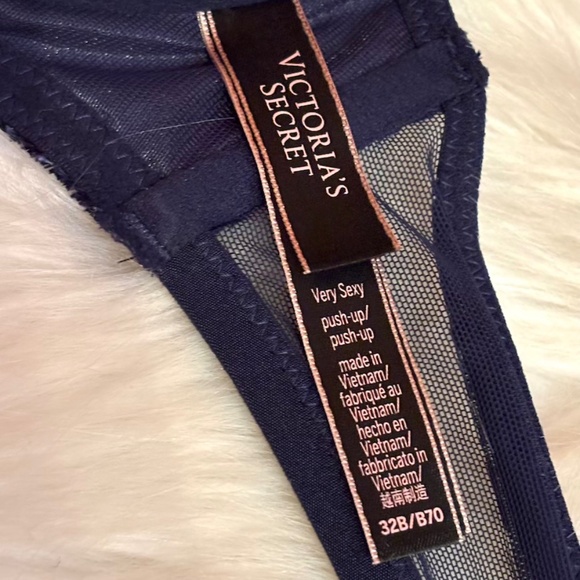 VS Very Sexy Front-Close Push Up Bra with Velvet Trim Studs - 32B (NWOT) - Picture 10 of 11